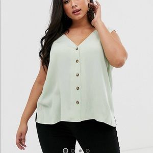 Curve button through top in crinkle fabric